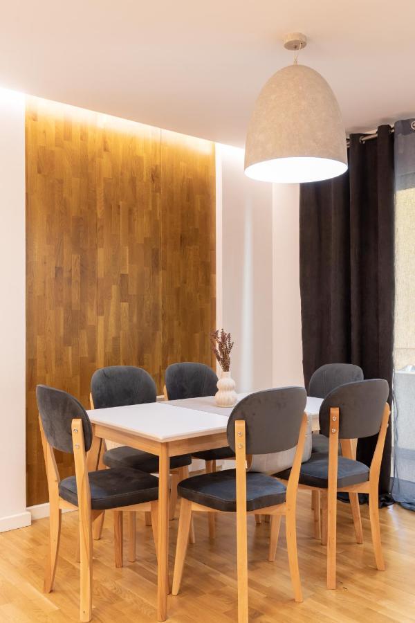 Exclusive 2 Bedrooms Apartment تيرانا المظهر الخارجي الصورة