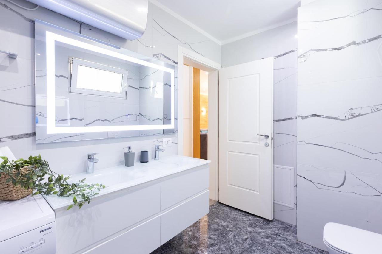 Exclusive 2 Bedrooms Apartment تيرانا المظهر الخارجي الصورة