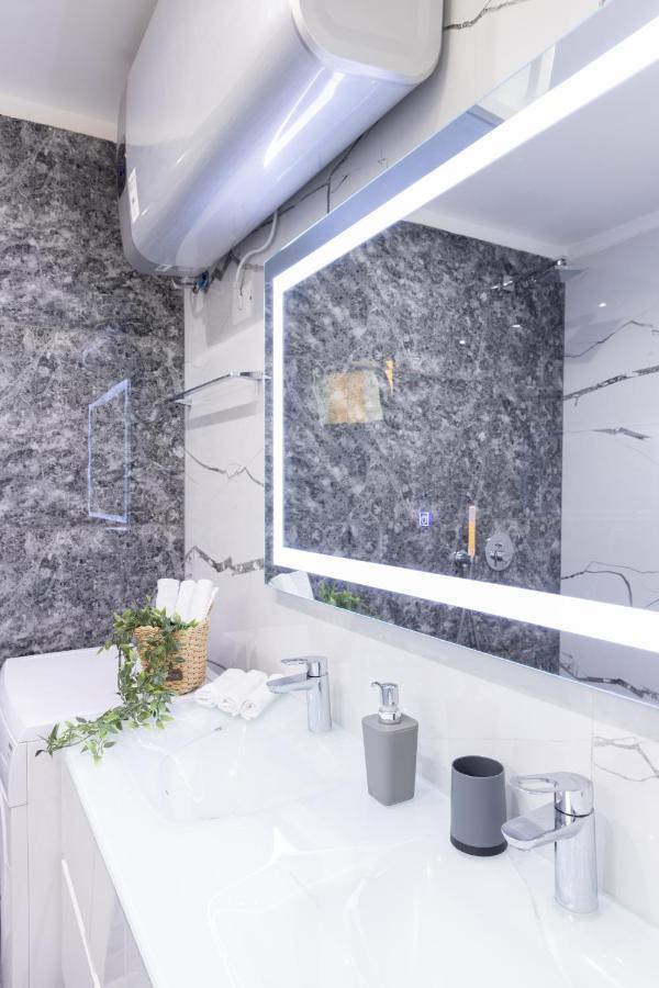 Exclusive 2 Bedrooms Apartment تيرانا المظهر الخارجي الصورة